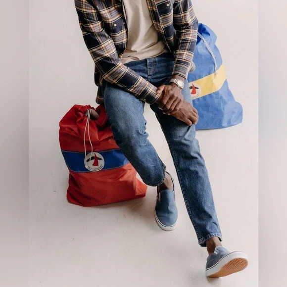 NWT Taylor Stitch The Democratic Jean
in Mid Wash Organic Selvedge - Picture 6 of 15